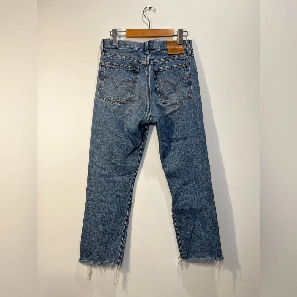 Levi's Wedgie Cropped Fray Hem Distressed High Waist Button Fly Blue Jeans 27 - Picture 6 of 9